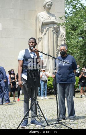 Juni 2020, New York, NY, USA: 4. Juni 2020 New York City. Jumaane Williams und seine Mutter Patricia Williams besuchten am 4. Juni 2019 den Memorial Service für George Floyd im Cadman Plaza Park Brooklyn. (Foto: © Kristin Callahan/Ace Pictures via ZUMA Press) Stockfoto