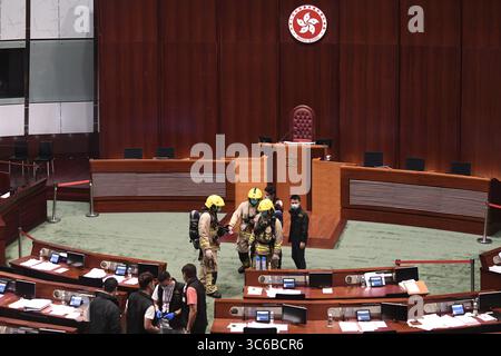 4. Juni 2020, Hongkong, China: Die Oppositionsfraktion versuchte, die Erörterung des National Hymne Bill zu stoppen, indem sie am 4. Juni 2020 in Hongkong, China stinkende Flüssigkeit spritzte. (Kreditbild: © TPG via ZUMA Press) Stockfoto