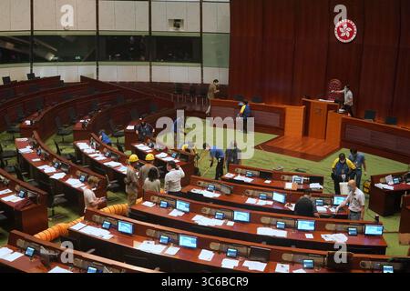 4. Juni 2020, Hongkong, China: Die Oppositionsfraktion versuchte, die Erörterung des National Hymne Bill zu stoppen, indem sie am 4. Juni 2020 in Hongkong, China stinkende Flüssigkeit spritzte. (Kreditbild: © TPG via ZUMA Press) Stockfoto