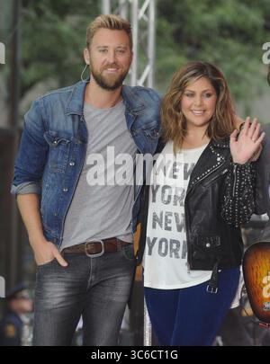 31. Dezember 2008, Manhattan, New York, Vereinigte Staaten von Amerika: NEW YORK, New YORK – SEPTEMBER 30: Charles Kelley, Hilary Scott und Dave Haywood treten auf NBC's Today Show am 30. September 2014 in New York auf. Lady A ist eine US-amerikanische Country-Band, die 2006 in Nashville, Tennessee gegründet wurde. Die Gruppe besteht aus Hillary Scott, Charles Kelley und Dave Haywood. Leute: Hillary Scott, Charles Kelley, Dave Haywood (Credit Image: © SMG via ZUMA Wire) Stockfoto