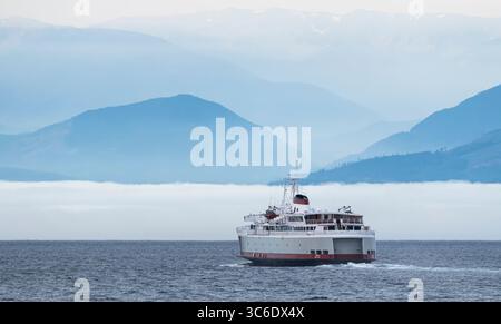 MV Coho von der Black Ball Ferry Line überquert die Juan de Fuca Straße auf ihrer Route von Victoria, British Columbia, Kanada nach Port Angeles, Washington, USA. Stockfoto