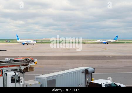 United Airlines Flugzeuge auf dem Rollfeld am Flughafen. Stockfoto