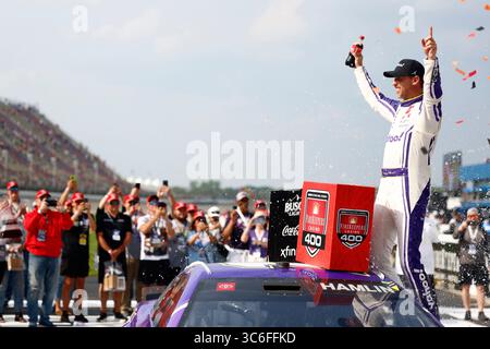 Brooklyn, Mi, USA. Juni 2025. Brooklyn, MI USA – 08. Juni 2025: NASCAR Cup Series-Fahrer DENNY HAMLIN (11) aus Chesterfield, VA gewinnt das FireKeepers Casino 400 in Brooklyn, MI. (Credit Image: © Walter G. Arce Sr./ASP Via ZUMA Press Wire) NUR REDAKTIONELLE VERWENDUNG! Nicht für kommerzielle ZWECKE! Stockfoto