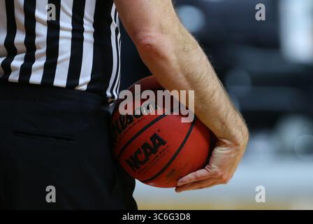 Januar 2021; Chestnut Hill, MA, USA; allgemeine Ansicht des Spielballs während des NCAA-Basketballspiels zwischen Virginia Cavaliers und Boston College Eagles im Conte Forum. Anthony Nesmith/CSM(Credit Image: &Copy; Anthony Nesmith/CSM via ZUMA Wire) Stockfoto