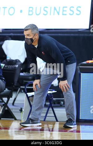 Januar 2021; Chestnut Hill, MA, USA; Tony Bennett, Cheftrainer der Virginia Cavaliers, während des NCAA-Basketballspiels zwischen Virginia Cavaliers und Boston College Eagles im Conte Forum. Anthony Nesmith/CSM(Credit Image: &Copy; Anthony Nesmith/CSM via ZUMA Wire) Stockfoto