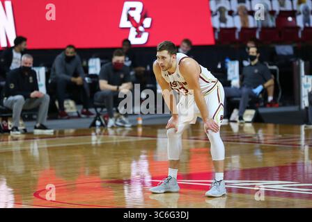 Januar 2021; Chestnut Hill, MA, USA; Boston College Eagles stürmte James Karnik (33) während des NCAA-Basketballspiels zwischen Virginia Cavaliers und Boston College Eagles im Conte Forum. Anthony Nesmith/CSM(Credit Image: &Copy; Anthony Nesmith/CSM via ZUMA Wire) Stockfoto