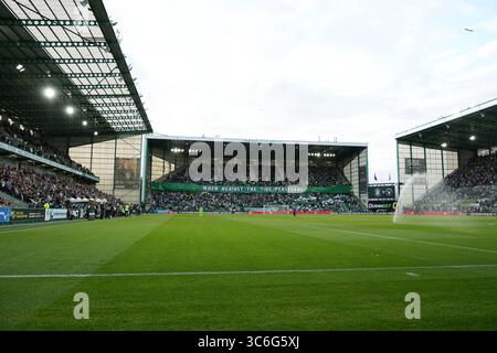31. Juli 2025; Easter Road, Edinburgh, Schottland: UEFA Europa League, zweite Qualifikationsrunde, zweites Leg, Hibernian gegen Midtjylland; Spielfeld vor dem Spiel in der Easter Road Stockfoto