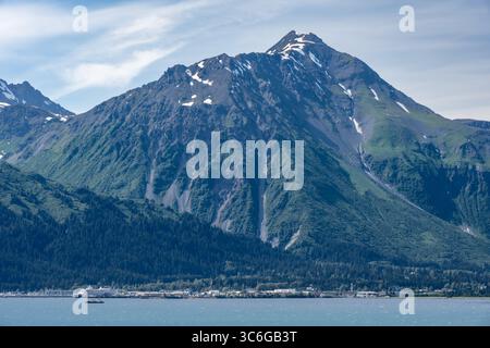 Seward City-Landschaft, Resurrection Bay von Seward Lookout, Seward, Alaska. Stockfoto