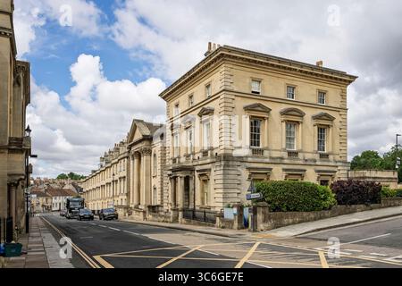 Grand georgianische Häuser und Terrasse in Charlotte Street, Bath, Somerset, Großbritannien am 31. Juli 2025 Stockfoto