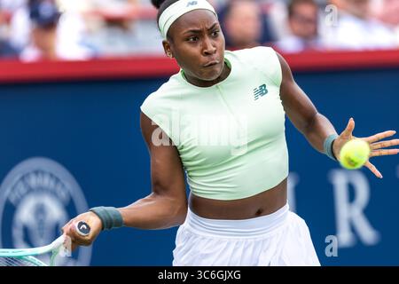 Montreal, Quebec, Kanada. 31. Juli 2025. COCO GAUFF (1) aus den USA im ersten Satz gegen Veronika Kudermetova im Runde von 32 bei den Canadian Open im IGA-Stadion in Montreal, Quebec, Kanada am 2025 31. 07.07.2011 (Credit Image: © Yannick Legare/ZUMA Press Wire) NUR ZUR REDAKTIONELLEN VERWENDUNG! Nicht für kommerzielle ZWECKE! Stockfoto