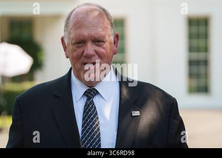 WASHINGTON, USA – Juli 30 2025: US-Grenzzar Thomas (Tom) Homan hält Kommentare vor der Presse vor dem Westflügel des Weißen Hauses Stockfoto