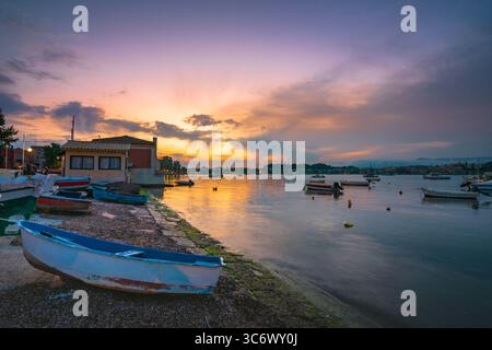 Panoramablick auf Kerkyra, die Hauptstadt der Insel Korfu, Griechenland Stockfoto