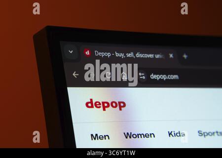 Dhaka, Bangladesch, 02. Juni 2025: Nahaufnahme eines Computerbildschirms, der das Depop-Webinterface im dunklen Modus anzeigt Stockfoto