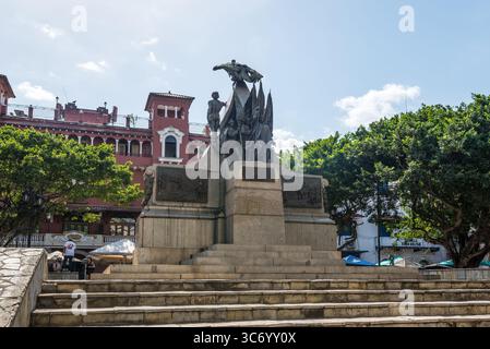 Panama City, Panama - 13. April 2024: Die Rückansicht des Simon Bolivar Monuments in Casco Viejo befindet sich im historischen Viertel von Panama City, P Stockfoto