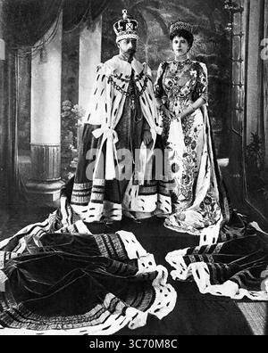 König Georg V. und Königin Maria in Krone und Krönungsgewand für die Delhi Durbar 1911 Stockfoto