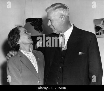 Hendrik Frensch Verwoerd: 8. September 1901 bis 6. September 1966, hier mit seiner Frau kurz nach der Wahl in die Premierministerschaft am 6. September 1958 Stockfoto