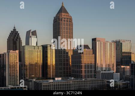 Skyline von Midtown Atlanta, Georgia bei Sonnenuntergang Stockfoto