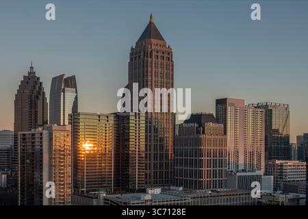Skyline von Midtown Atlanta, Georgia bei Sonnenuntergang Stockfoto