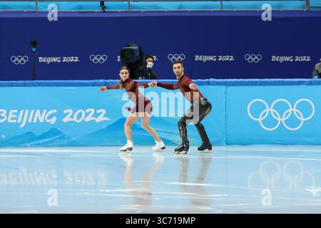 12. FEBRUAR 2022: Gabriella Papadakis und Guillaume Cizeron aus Frankreich skaten während des Eiskunstlaufs im Beiji Stockfoto