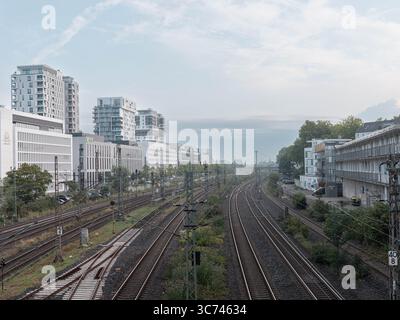 Blick über die Rails in Düsseldorf Wehrhahn Stockfoto