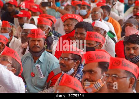 25. Januar 2021, Mumbai, INDIEN: 25jan2021 - Mumbai, INDIEN.. Bauern in Mumbai, INDIEN. Indische Bauern protestieren landesweit gegen drei Bauerngesetze, die kürzlich von der indischen Regierung umgesetzt wurden. Was dem Privatsektor einen beispiellosen Zugang zur Kontrolle des Agrarbetriebs verschafft. (Kreditbild: © Subhash Sharma/ZUMA Wire) Stockfoto