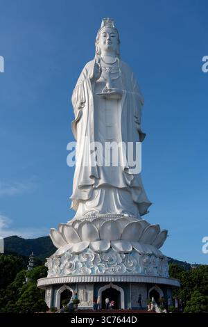 Lady Buddha Statue in da Nang, Vietnam – ikonisches buddhistisches Wahrzeichen, Heiliger Tempel, spirituelles Erbe, Reiseziel Stockfoto