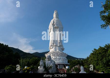 Lady Buddha Statue in da Nang, Vietnam – ikonisches buddhistisches Wahrzeichen, Heiliger Tempel, spirituelles Erbe, Reiseziel Stockfoto