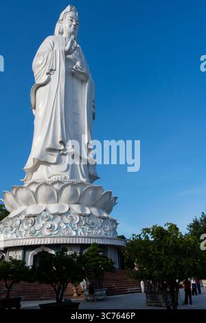 Lady Buddha Statue in da Nang, Vietnam – ikonisches buddhistisches Wahrzeichen, Heiliger Tempel, spirituelles Erbe, Reiseziel Stockfoto