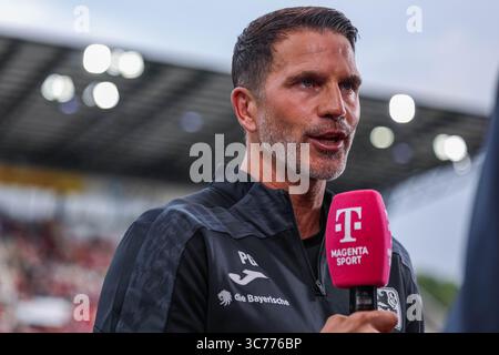 Deutschland. August 2025. Fussball 3. Liga 1. Spieltag Rot-Weiss Essen - TSV 1860 München am 01.08.2025 im Stadion an der Hafenstraße in Essen Patrick Gloeckner ( München ) die DFB-Vorschriften verbieten jede Verwendung von Fotografien als Bildsequenzen und/oder Quasi-Video. Foto: Revierfoto Credit: ddp Media GmbH/Alamy Live News Stockfoto