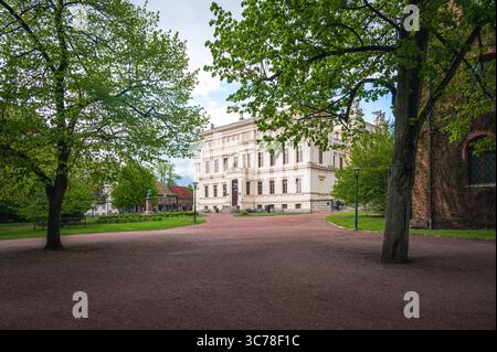 Der Park Lundagård vor dem historischen Universitätsgebäude in Lund Schweden Stockfoto