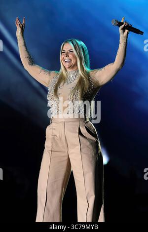 Beatrice Egli - Flumserberg Open Air 2025 das große Schlager Open Air Schweizer Schlagersängerin Beatrice Egli. Flumserberg Open Air 2025 das große Schlager Open Air vom 31.07.2025 am Flumserberg. Kanton Sankt Gallen, Schweiz. *** Beatrice Egli Flumserberg Open Air 2025 der große Schlager Open Air Schweizer Popsängerin Beatrice Egli Flumserberg Open Air 2025 der große Schlager Open Air vom 31 07 2025 im Kanton Flumserberg Sankt Gallen, Schweiz Stockfoto