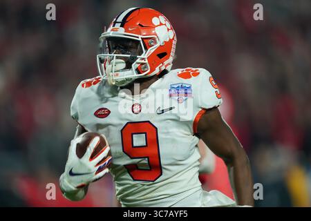 (DATEIFOTOS)..ehemaliger Clemson Tigers Running Back (9) Travis Etienne Jr. wird voraussichtlich in die 1. Runde des NFL Draft gehen, hier ist er am 28. Dezember 2019 gegen die Ohio State Buckeyes abgebildet, der NFL Draft findet am 29. April 2021 in Cleveland, Ohio statt...(obligatorische Gutschrift: Jose / MarinMedia.org / Cal Sport Media) (absoluter vollständiger Fotograf und Credits erforderlich)(Bild: &Copy; Jose/CSM/Marinmedia.Org via CUMA Wire) Stockfoto