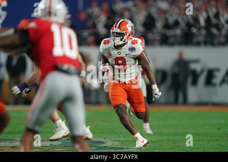 (DATEIFOTOS)..ehemaliger Clemson Tigers Running Back (9) Travis Etienne Jr. wird voraussichtlich in die 1. Runde des NFL Draft gehen, hier ist er am 28. Dezember 2019 gegen die Ohio State Buckeyes abgebildet, der NFL Draft findet am 29. April 2021 in Cleveland, Ohio statt...(obligatorische Gutschrift: Jose / MarinMedia.org / Cal Sport Media) (absoluter vollständiger Fotograf und Credits erforderlich)(Bild: &Copy; Jose/CSM/Marinmedia.Org via CUMA Wire) Stockfoto