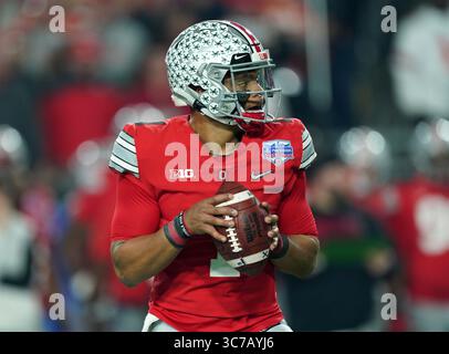 (DATEIFOTOS).. Ehemaliger Ohio State Buckeyes Quarterback (1) Justin Fields wird voraussichtlich in der 1. Runde des NFL Draft gehen, hier ist er am 28. Dezember 2019 gegen die Clemson Tigers abgebildet, der NFL Draft findet am 29. April 2021 in Cleveland, Ohio statt...(Pflichtbeitrag: Jose / SonyPro / Cal Sport Media) (absoluter vollständiger Fotograf und Credits erforderlich)(Credit Bild: &Copy; Jose Marin / CSM Sport) Stockfoto