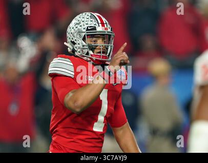 (DATEIFOTOS).. Ehemaliger Ohio State Buckeyes Quarterback (1) Justin Fields wird voraussichtlich in der 1. Runde des NFL Draft gehen, hier ist er am 28. Dezember 2019 gegen die Clemson Tigers abgebildet, der NFL Draft findet am 29. April 2021 in Cleveland, Ohio statt...(Pflichtbeitrag: Jose / SonyPro / Cal Sport Media) (absoluter vollständiger Fotograf und Credits erforderlich)(Credit Bild: &Copy; Jose Marin / CSM Sport) Stockfoto