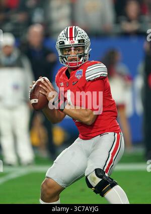 (DATEIFOTOS).. Ehemaliger Ohio State Buckeyes Quarterback (1) Justin Fields wird voraussichtlich in der 1. Runde des NFL Draft gehen, hier ist er am 28. Dezember 2019 gegen die Clemson Tigers abgebildet, der NFL Draft findet am 29. April 2021 in Cleveland, Ohio statt...(Pflichtbeitrag: Jose / SonyPro / Cal Sport Media) (absoluter vollständiger Fotograf und Credits erforderlich)(Credit Bild: &Copy; Jose Marin / CSM Sport) Stockfoto