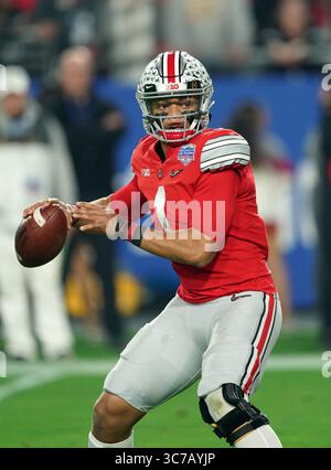(DATEIFOTOS).. Ehemaliger Ohio State Buckeyes Quarterback (1) Justin Fields wird voraussichtlich in der 1. Runde des NFL Draft gehen, hier ist er am 28. Dezember 2019 gegen die Clemson Tigers abgebildet, der NFL Draft findet am 29. April 2021 in Cleveland, Ohio statt...(Pflichtbeitrag: Jose / SonyPro / Cal Sport Media) (absoluter vollständiger Fotograf und Credits erforderlich)(Credit Bild: &Copy; Jose Marin / CSM Sport) Stockfoto