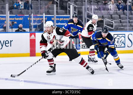 2. Februar 2021: Phil Kessel (81) der Arizona Coyotes reitet den Puck in die Offensive, während eines Spiels der National Hockey League zwischen den Arizona Coyotes und den St. Louis Blues im Enterprise Center in St. Louis City, MO Richard Ulreich/CSM (Credit Image: &Copy; Richard Ulreich/CSM via ZUMA Wire) Stockfoto
