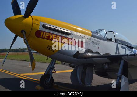 Dies ist eine P-51D Mustang war einer der wichtigsten alliierten Kämpfer während des Zweiten Weltkriegs. Das hier ist auf der Great New England Air Show Stockfoto
