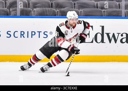 4. Februar 2021: Phil Kessel (81) der Arizona Coyotes läuft mit dem Puck während eines Spiels der National Hockey League zwischen den Arizona Coyotes und den St. Louis Blues im Enterprise Center in St. Louis City, MO Richard Ulreich/CSM (Credit Image: &Copy; Richard Ulreich/CSM via ZUMA Wire) Stockfoto