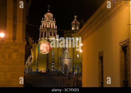 Nachtwanderung in den Gassen von Guanajuato. Mexiko Stockfoto