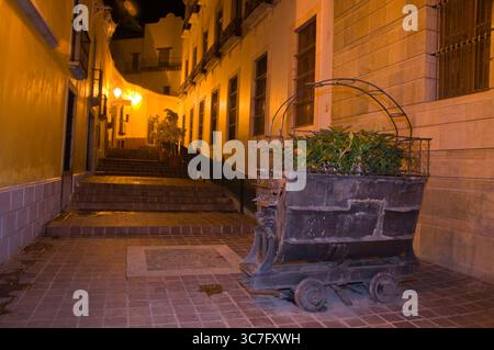 Nachtwanderung in den Gassen von Guanajuato. Mexiko Stockfoto