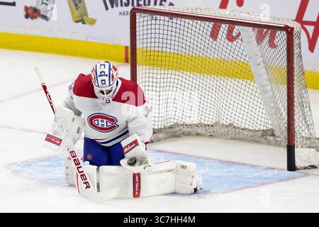 6. Februar 2021: Jake Allen (34) wärmt sich vor dem NHL-Spiel zwischen den Montreal Canadiens und den Ottawa Senators im Canadian Tire Centre in Ottawa auf. Daniel Lea/CSM(Kreditbild: &Copy; Daniel Lea/CSM via ZUMA Wire) Stockfoto