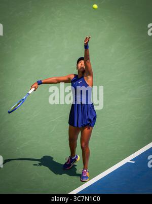 Naomi Osaka (Japan) spielt am 1. August 2025 in Montreal gegen Jelena Ostapenko (Lettland) während der dritten Runde der National Bank Open im Stade IGA. Foto: Mathieu Belanger/AFLO) Stockfoto