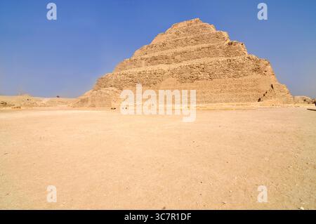 Die Pyramide von Djoser nannte sich die Stufenpyramide von Djoser oder Stufenpyramide von Horus Netjerikhet in der Nekropole von Sakkara, Ägypten Stockfoto
