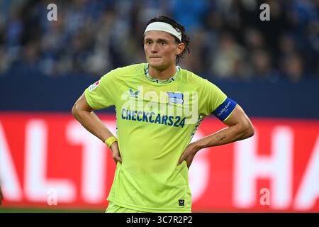 Gelsenkirchen, Deutschland. August 2025. Fabian REESE (B), halblanges Porträt, Fußball, 2. Bundesliga, 1. Spieltag, FC Schalke 04 (GE) - Hertha BSC Berlin (B) 2-1 am 01.08.2025 in Gelsenkirchen. #DFL-Vorschriften verbieten die Verwendung von Fotos als Bildsequenzen und/oder Quasi-Video # Credit: dpa/Alamy Live News Stockfoto