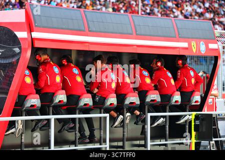 Budapest, Ungarn. August 2025. Ferrari Boxenportal. 02.08.2025. Formel-1-Weltmeisterschaft, Rd 14, Großer Preis Von Ungarn, Budapest, Ungarn, Qualifizierender Tag. Das Foto sollte lauten: XPB/Alamy Live News. Stockfoto