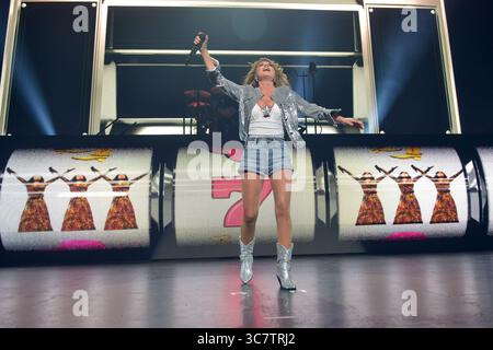 Hollywood, Florida, USA. August 2025. Shania Twain tritt während ihrer Live in Concert 2025 Summer Tour am 1. August 2025 im Seminole Hard Rock Hotel & Casino Hollywood in Hollywood auf. Quelle: Mpi10/Media Punch/Alamy Live News Stockfoto