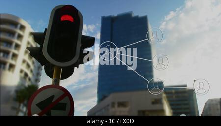 Anzeige eines roten Verkehrszeichens, kein links abbiegendes Schild an der Kreuzung, Netzwerküberlagerung, Kopierraum Stockfoto