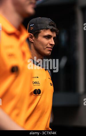 Budapest, Ungarn. August 2025. Lando Norris, englischer Fahrer des Formel-1-Teams von McLaren im Fahrerlager des Formel-1-Großen Preises von Ungarn 2025. Quelle: SOPA Images Limited/Alamy Live News Stockfoto